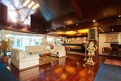 RJ Resorts, Mall Road, Darjeeling