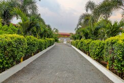 Hotel O Homely Stays Resort, Daund