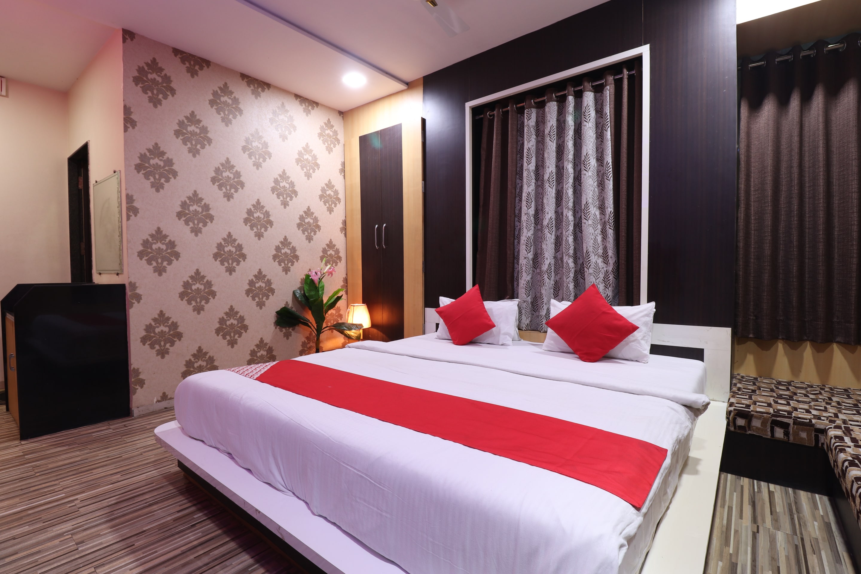 Hotel O Shri Sai Niwara Lodge - Tap to explore photos