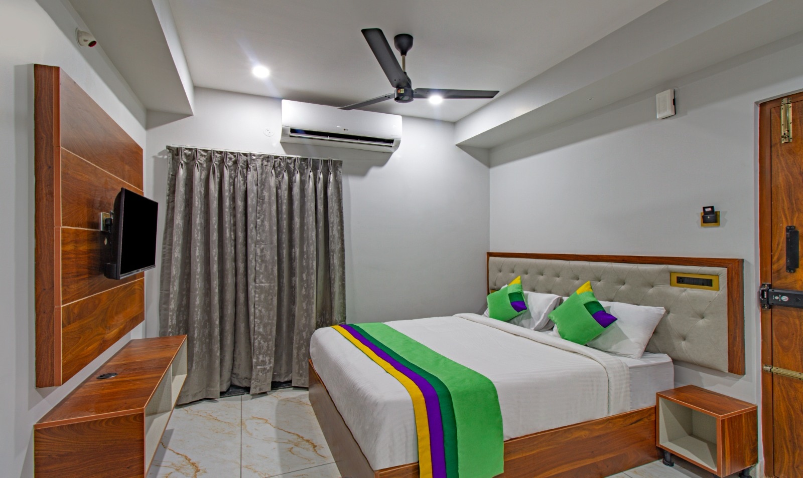 Hotel Abhi Suites - Tap to explore photos
