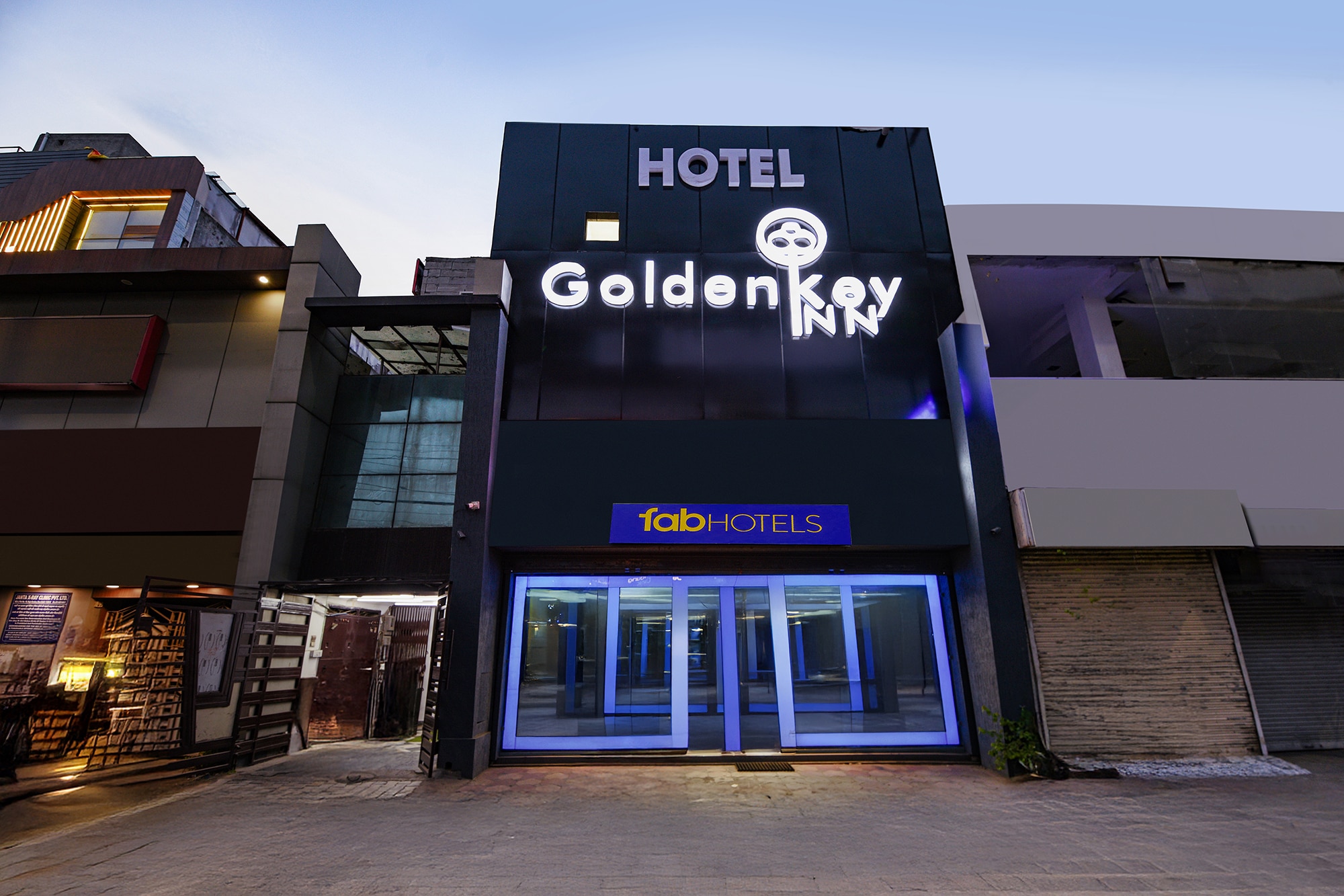 FabHotel Golden Key Inn Near Rajouri Garden - Tap to explore photos