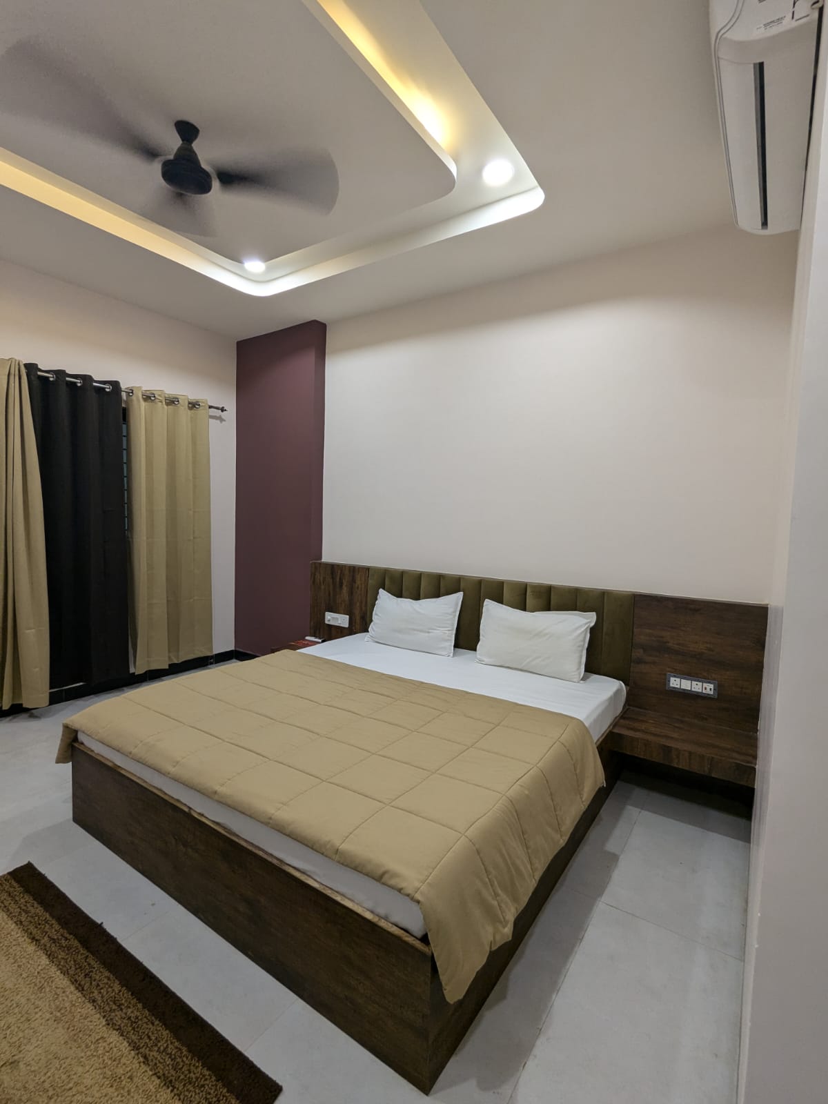 Hotel dhruvnanda palace - Tap to explore photos