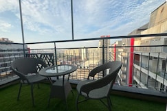 Shades of Stay premium studio   gaur city center, Greater Noida