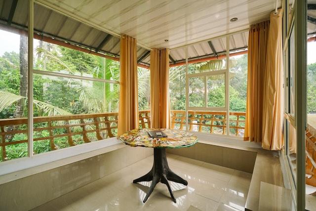 Aurora Homestay - Tap to explore photos