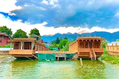 Houseboats by Vanda, Srinagar