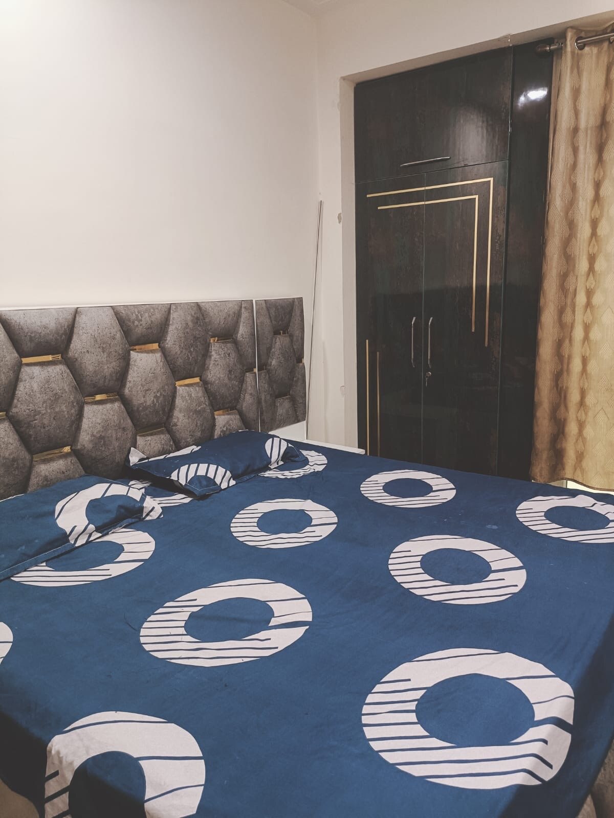 fully furnished flat - Tap to explore photos