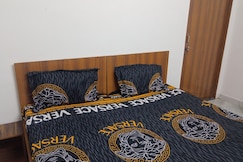 Anaya Guest House & Restaurant, Etah