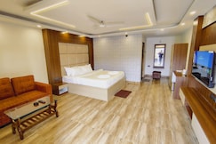 WHITE COASTAL BEACH RESORT, Mandarmani