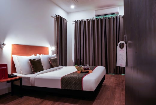 Super Townhouse Galleria Market Near Golf Course Road