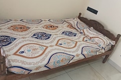 Short stay with double bed and attached bathroom, Thiruvananthapuram