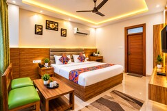 Hotel Cristelia, Lucknow