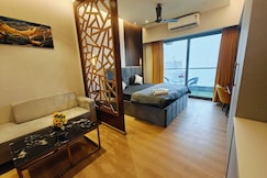 Luxurious studio with balcony, Dadri