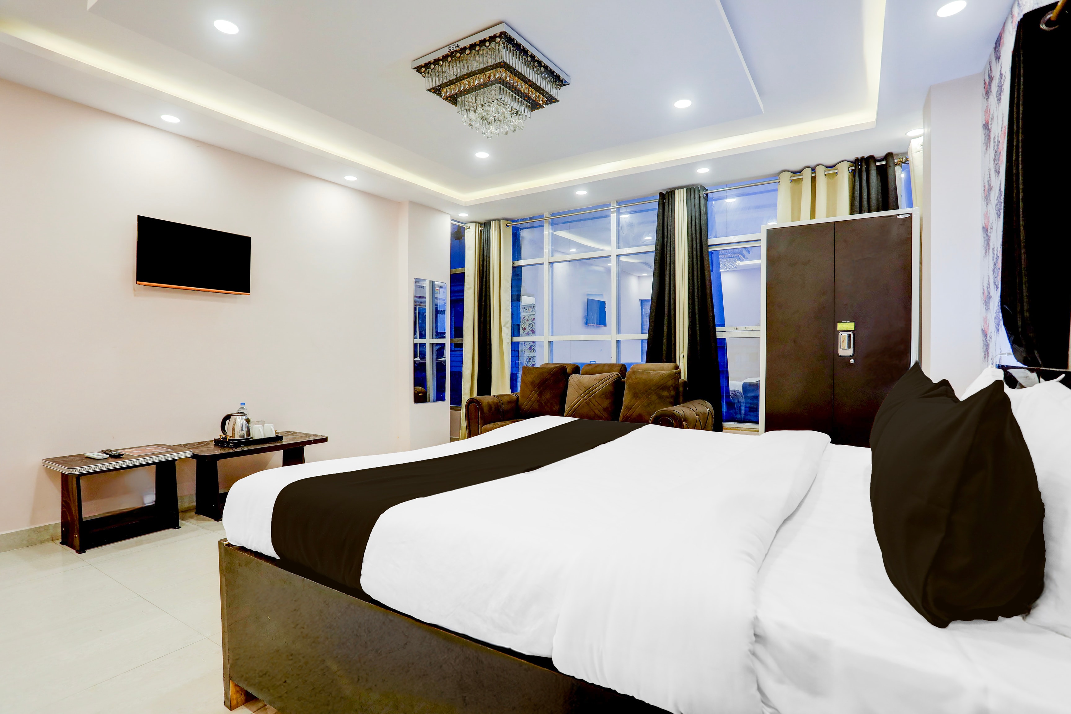HOTEL O MANNAT - Tap to explore photos