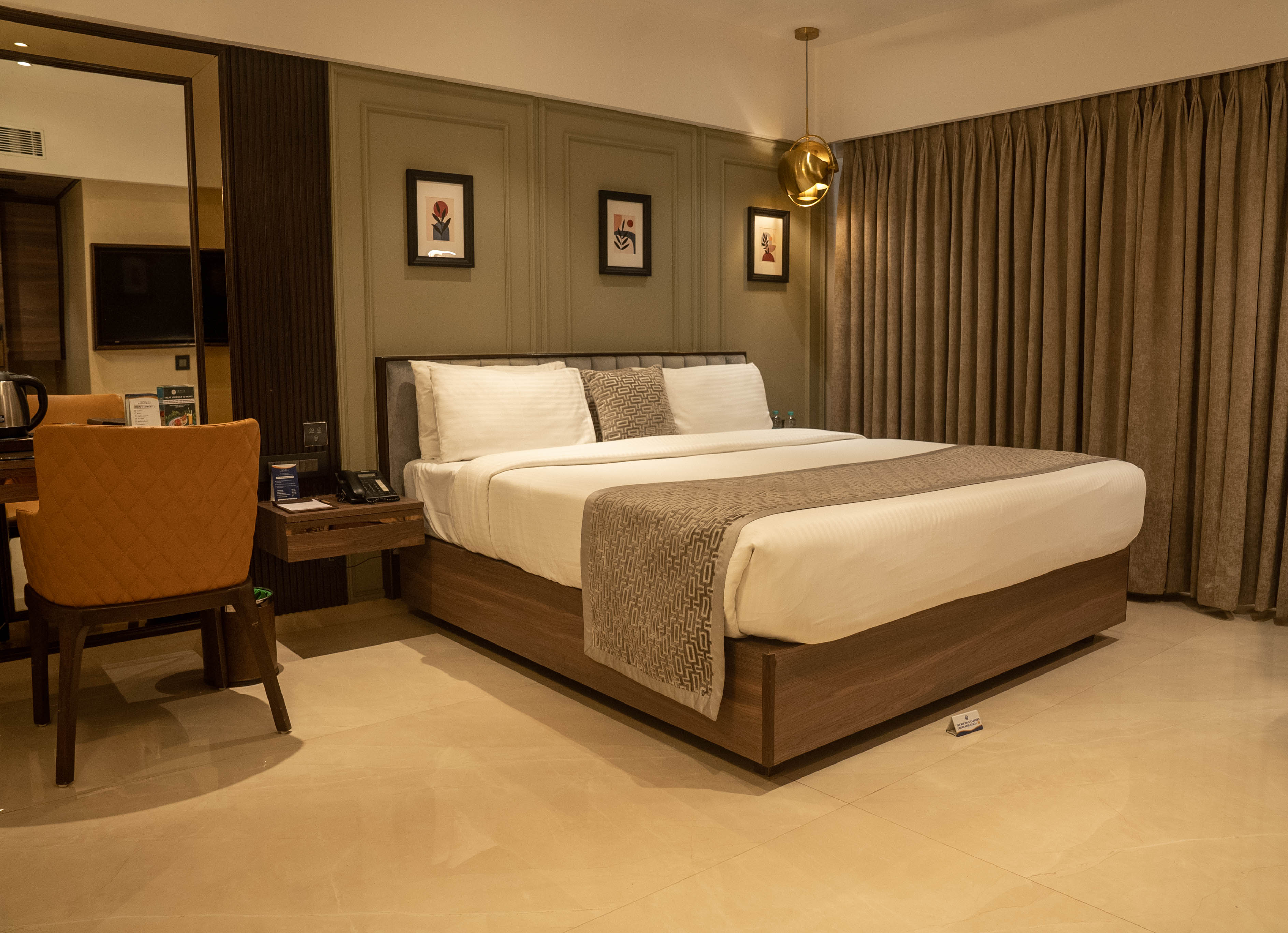 Superior Room King size bed (NON SMOKING ROOM) 1