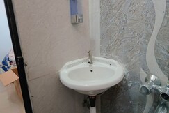 The Spacious Retreat AC 2BHK Much more, Indore
