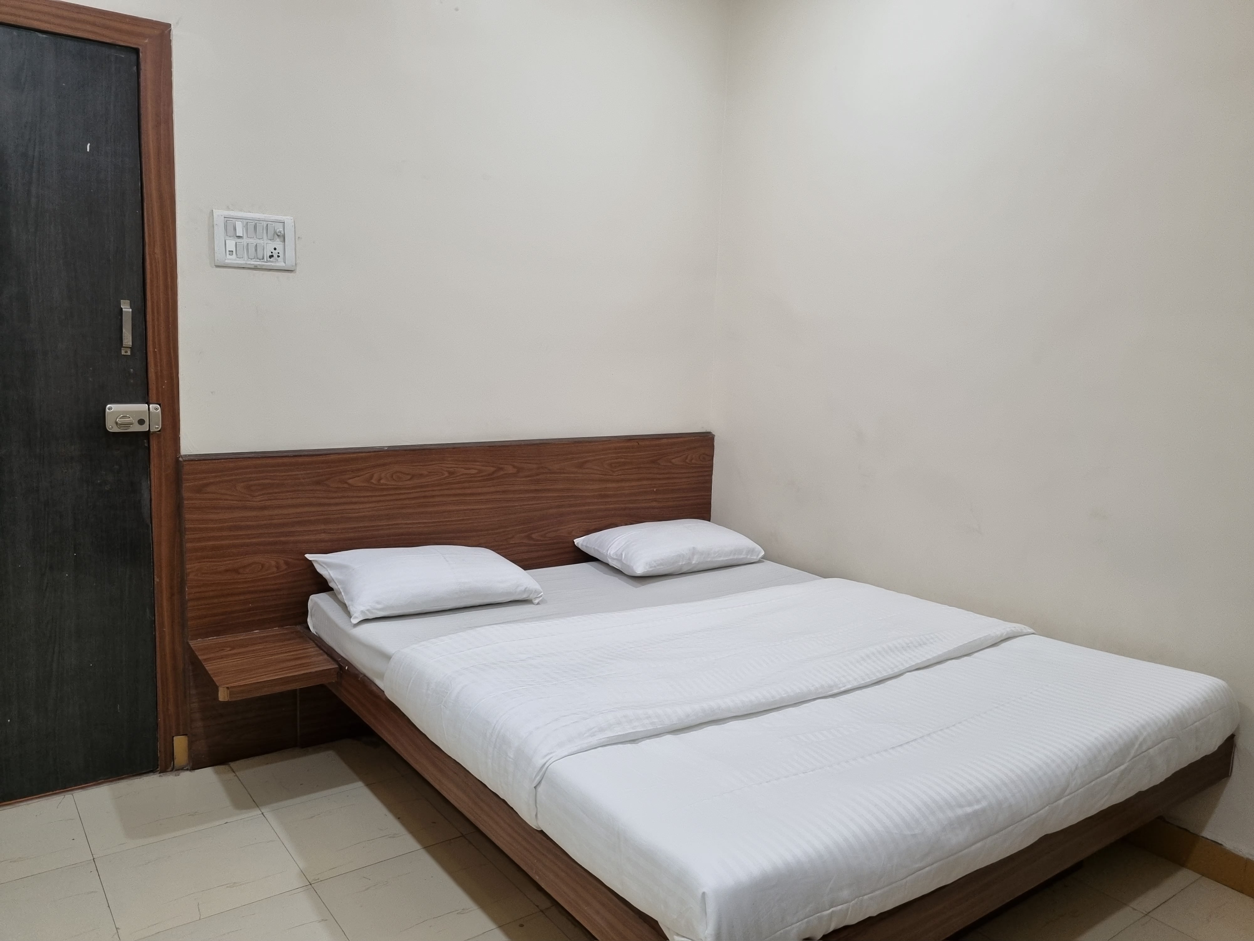 Hotel Adarsh 5