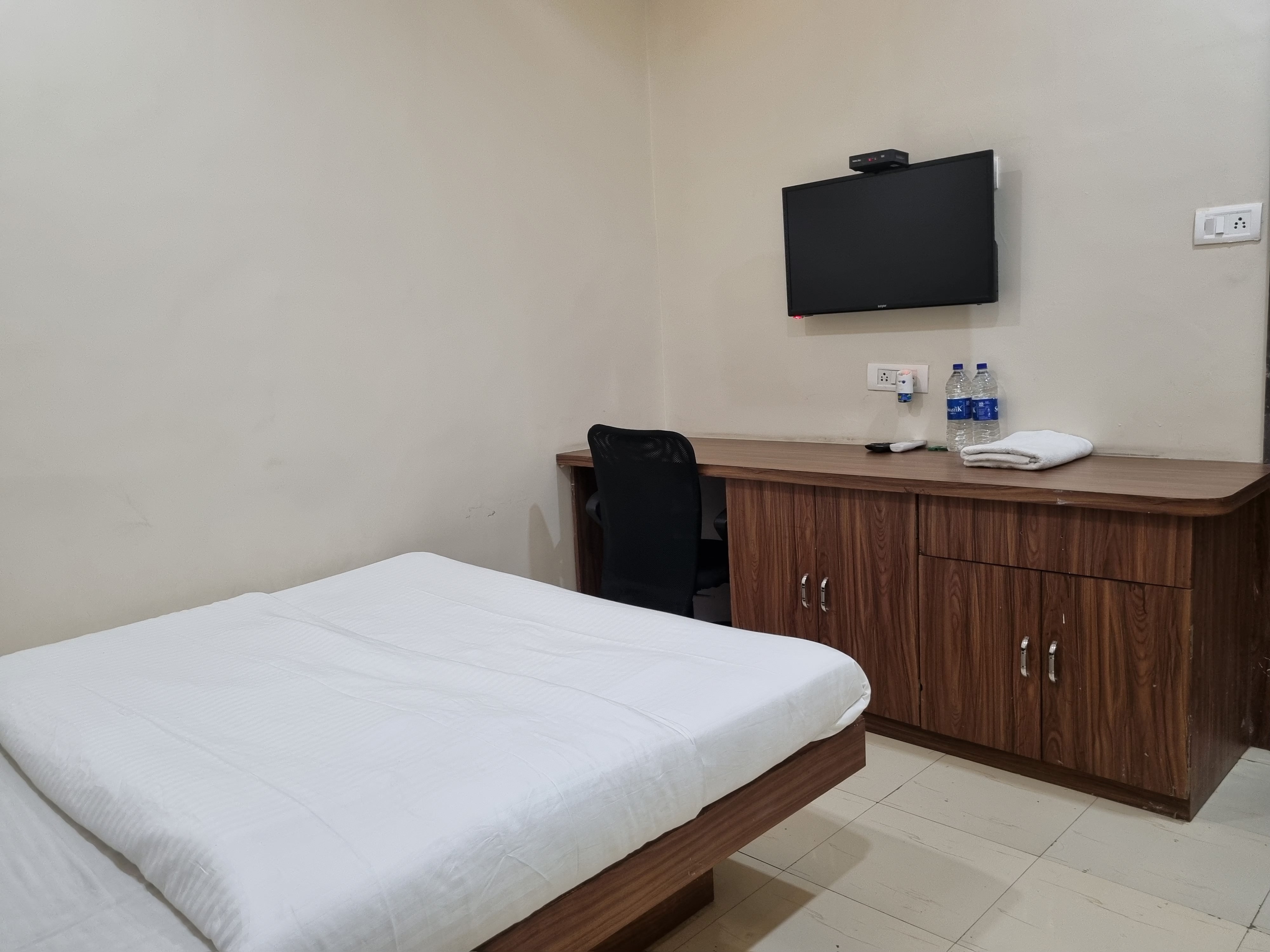 Hotel Adarsh 4