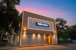 FabExpress The United - Nr. Mumbai International Airport, Mumbai
