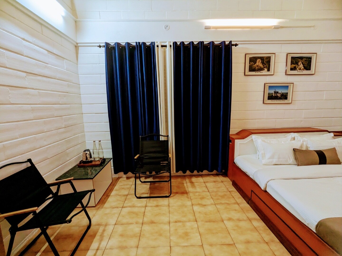 Starlight castle   Upper tier  3 rooms with pool - Tap to explore photos