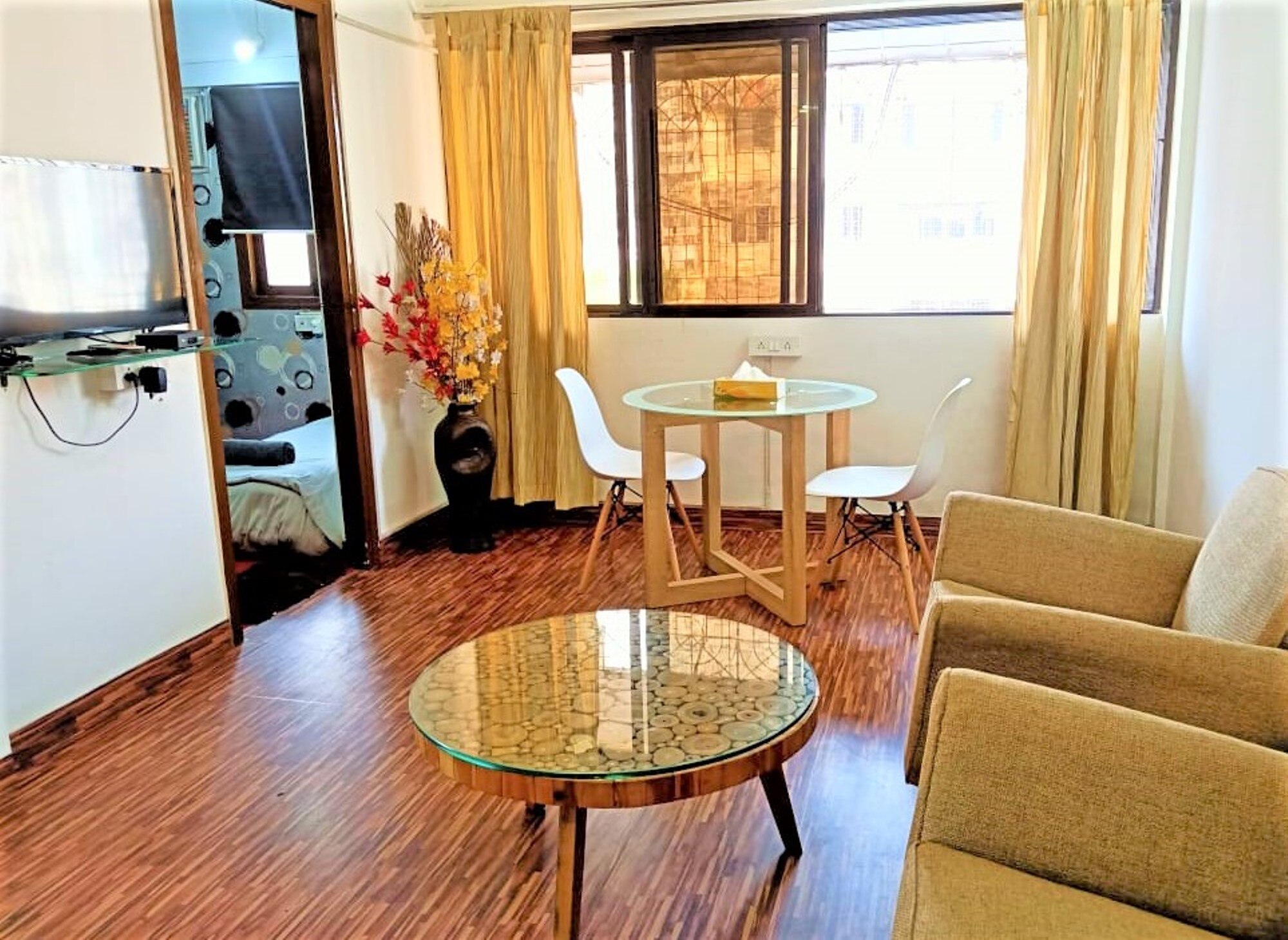 Luxury 1 BHK Homestay in Lokhandwala - Tap to explore photos