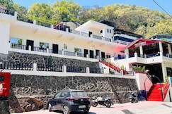 SPOT ON The Patharkot Cafe & Cottage, Bhowali