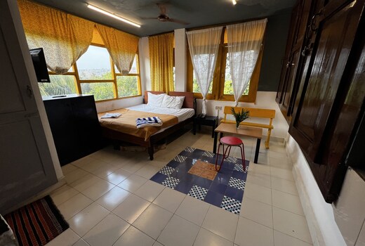 QNQ Candolim Retreat