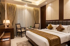 Hotel Rajmahal Inn 3 mints walking from New Delhi Railway station, Delhi