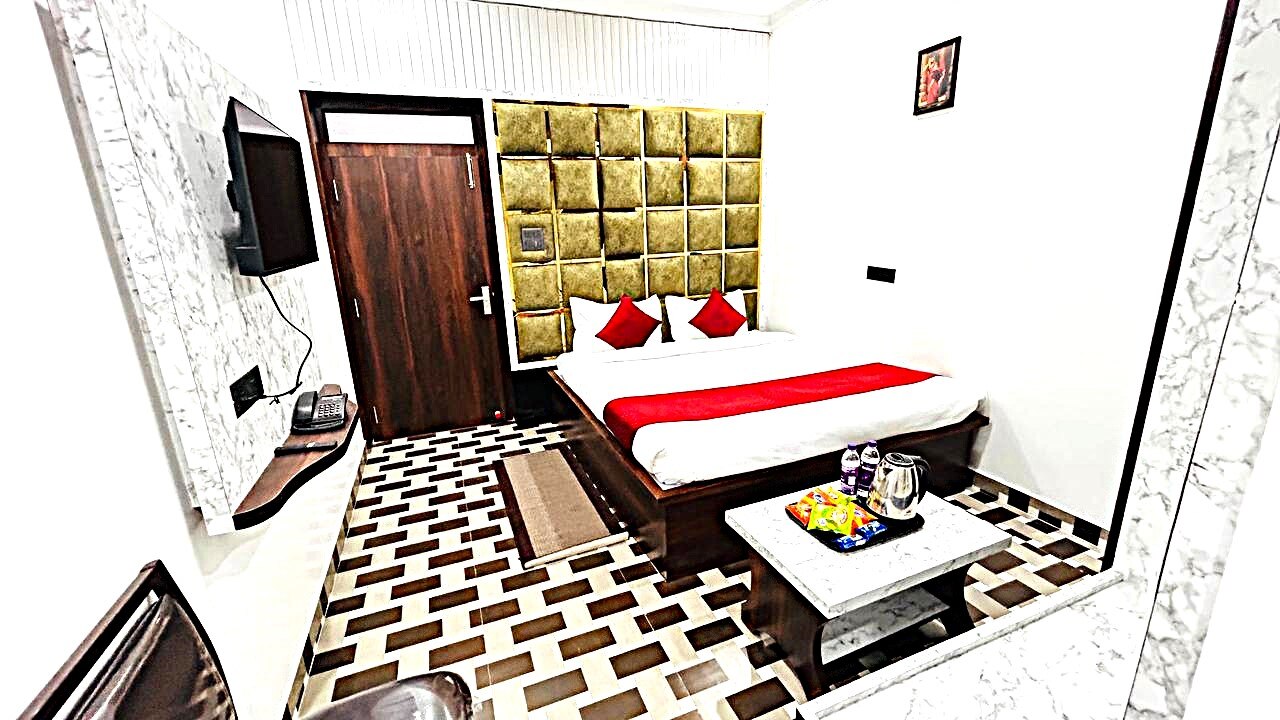 Hotel Laxmi Villa - Tap to explore photos