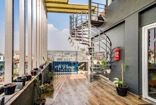 Hotel Luxurs