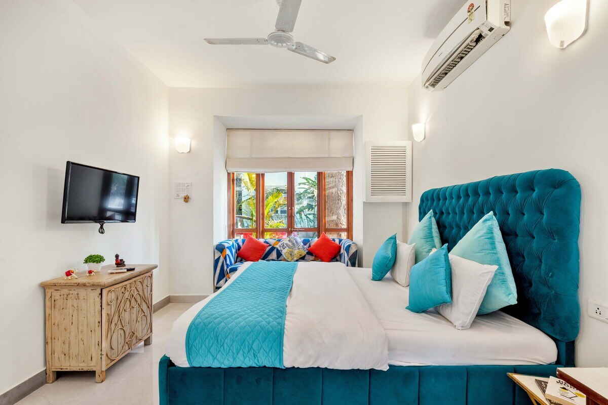 3 bhk luxury villa with pvt pool near beach wi fi - Tap to explore photos
