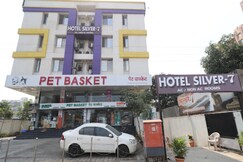 Hotel Silver 7, Pune