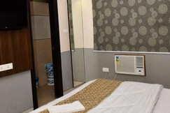 Hotel The Heera Divine, Banda
