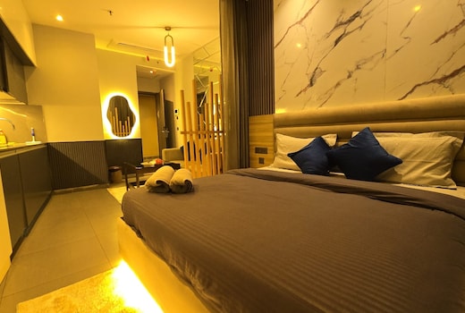 Mirror Magic by Luxury Loft