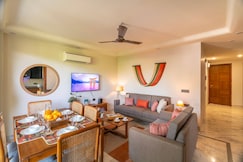 The GK Nook Balcony Apt w Full Kitchen ( A ), Delhi