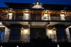 Pine Grey Castle, Binsar