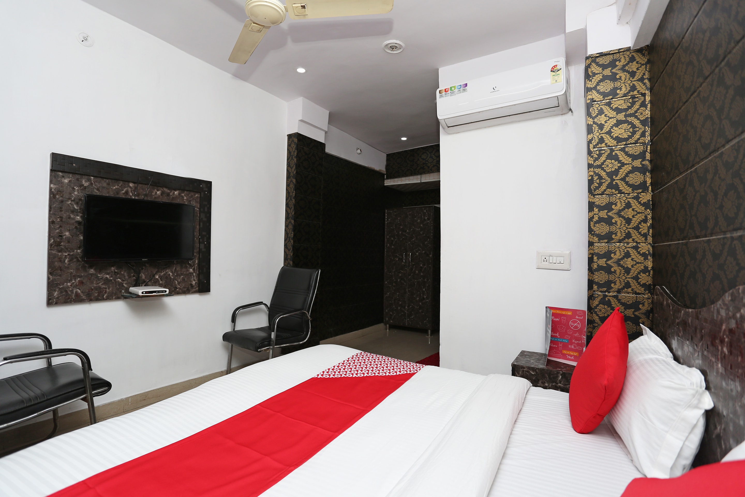 Hotel O Mannat - Tap to explore photos