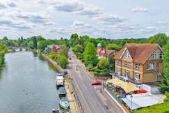 Uno Thames Hotel -Reopened Brand New Again -FREE PARKING, Reading