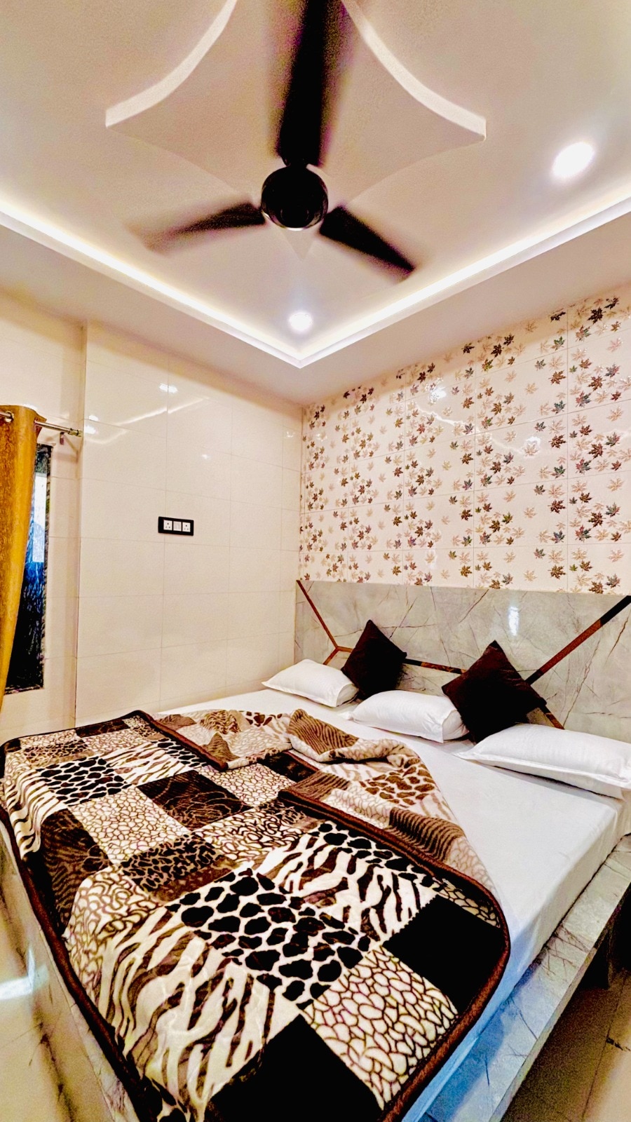 Hotel Khushal Manzil - Tap to explore photos
