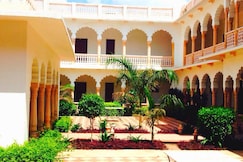 Surya Vilas Palace, Kiraoli