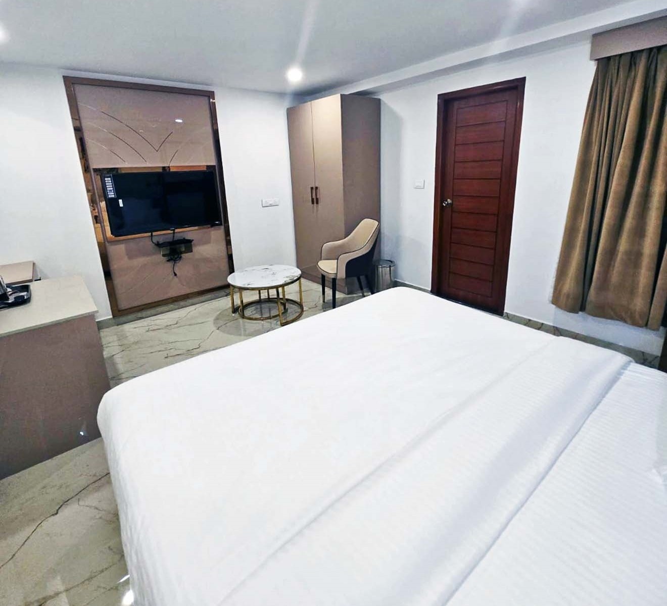 Radiant Star Suites - Tap to explore photos