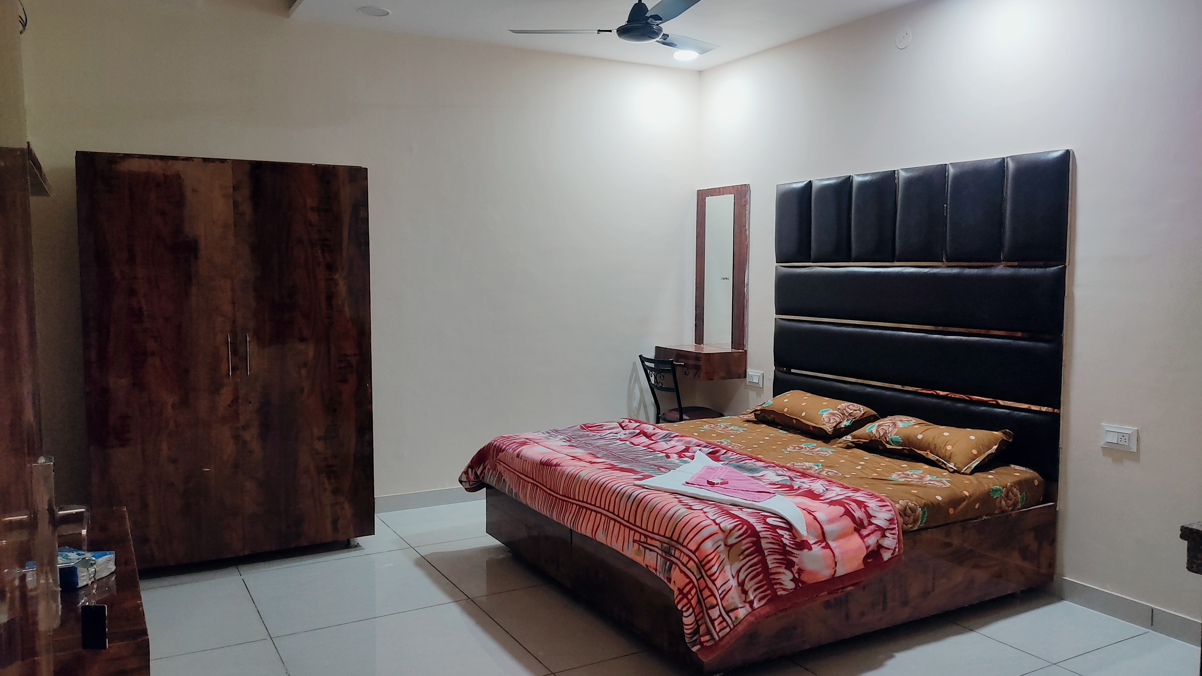 9 STAR INN - LPU Law Gate - Tap to explore photos