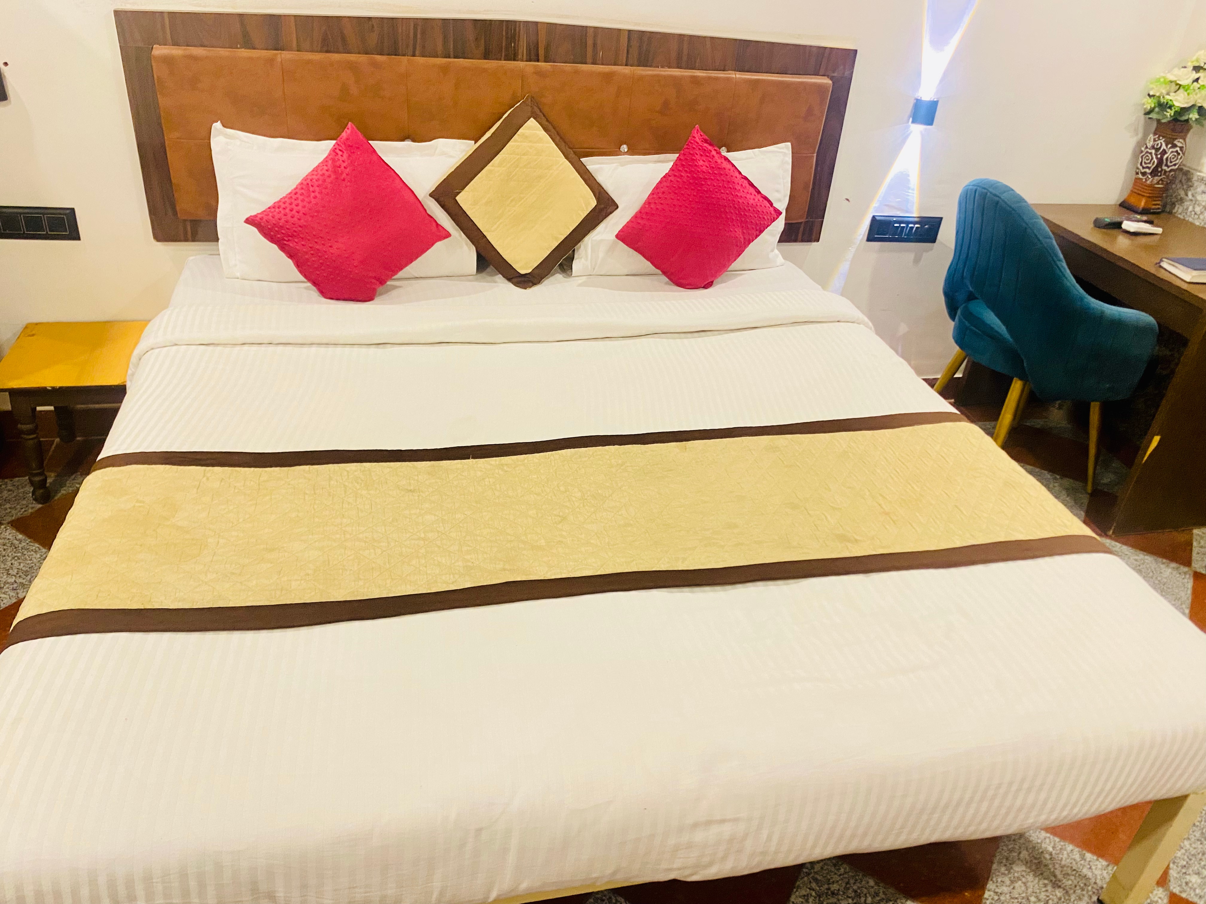 Prathaniya comfort stay - Tap to explore photos