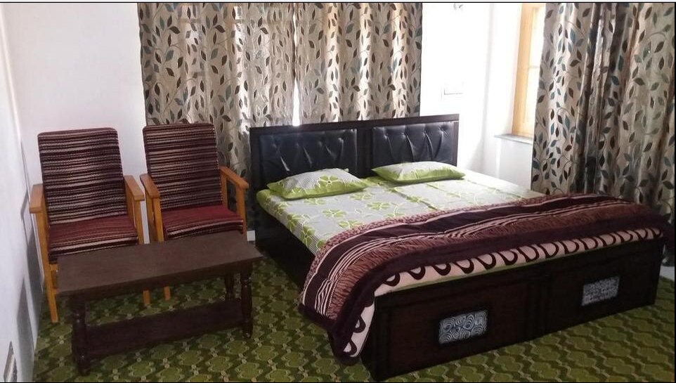 Golden Hills Guest House - Tap to explore photos