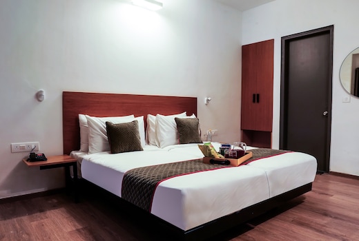 Super Townhouse Galleria Market Near Golf Course Road