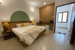 Hanu Reddy Residences, Nawab Habibullah Avenue, Chennai