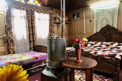 New Moon of Kashmir Houseboat, Srinagar