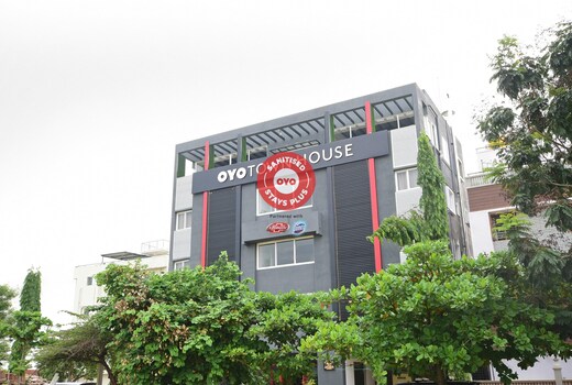 Oyo Townhouse 106 Airport Road Bengaluru Hotel Price Address Reviews