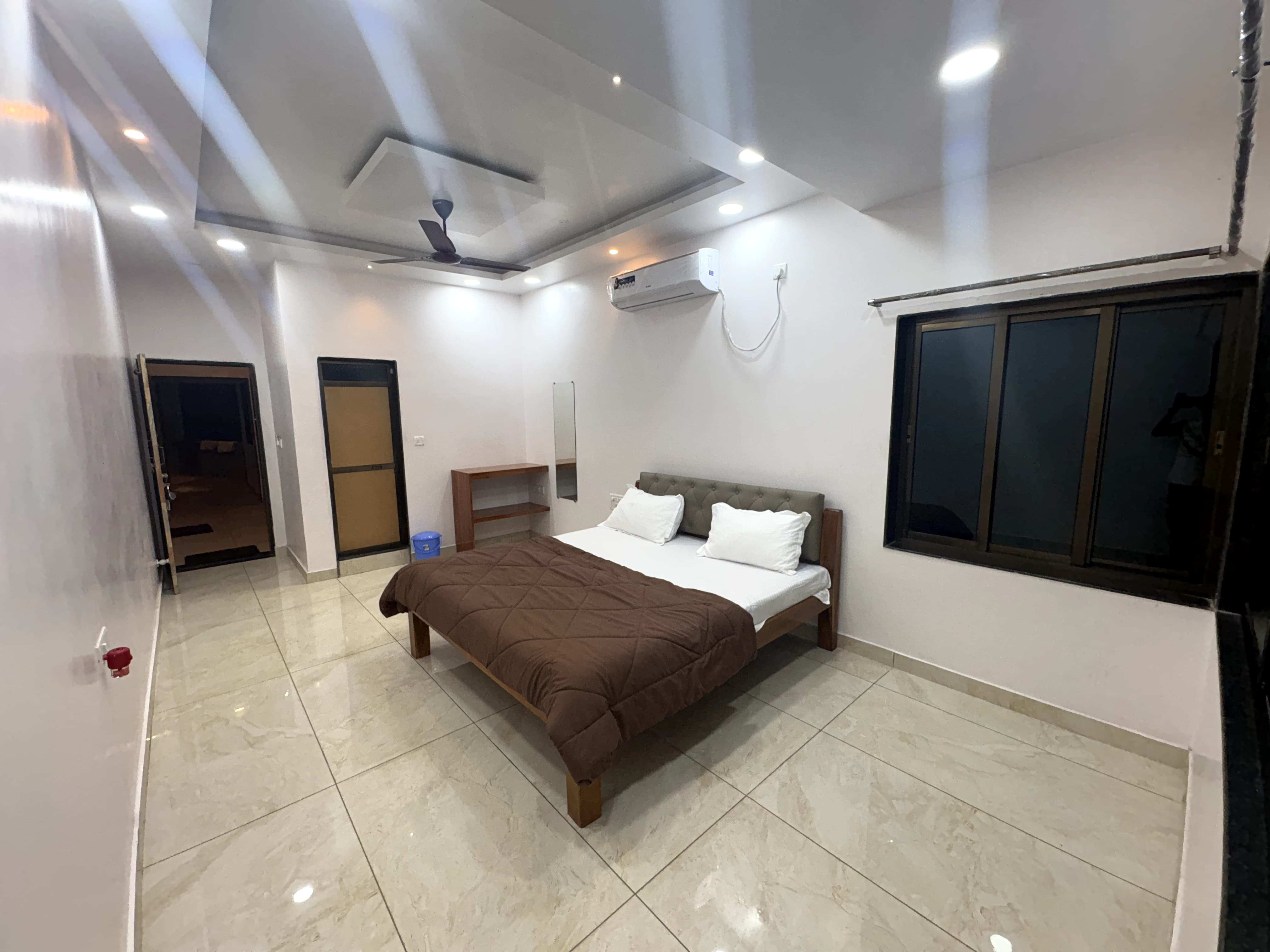 Deluxe Family Room (6 Person) 1
