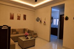 Golden Hours Cozy Retreat in Tapovan, Rishikesh