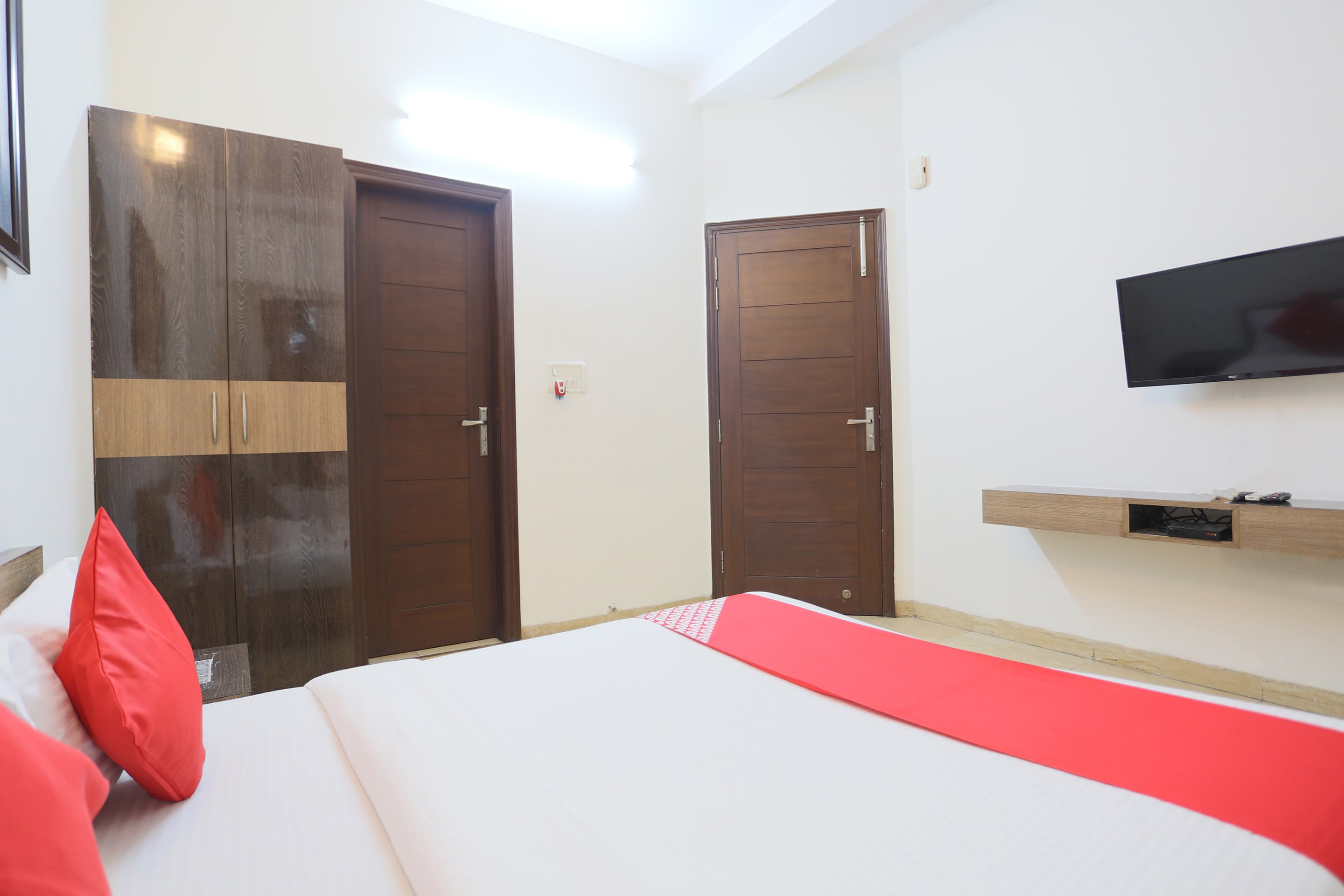 Hotel O New Raj Kamal - Tap to explore photos